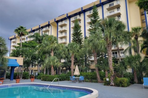 Apartamento en alquiler en Miami, Florida, 1 dormitorio, 56.21 m2 № 2086152 - foto 2