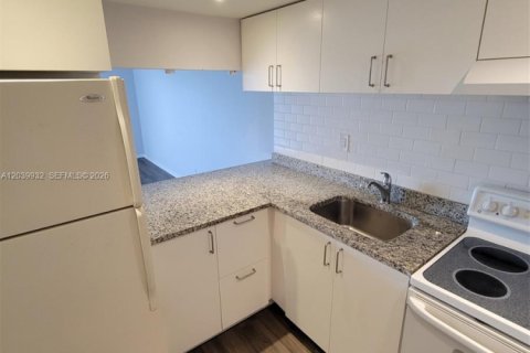 Apartamento en alquiler en Miami, Florida, 1 dormitorio, 56.21 m2 № 2086152 - foto 5