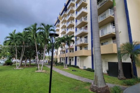 Apartamento en alquiler en Miami, Florida, 1 dormitorio, 56.21 m2 № 2086152 - foto 4