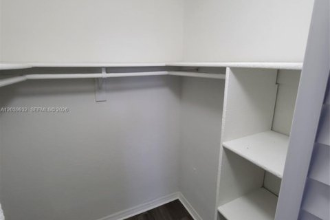 Apartamento en alquiler en Miami, Florida, 1 dormitorio, 56.21 m2 № 2086152 - foto 10