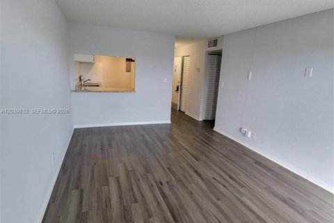 Apartamento en alquiler en Miami, Florida, 1 dormitorio, 56.21 m2 № 2086152 - foto 8