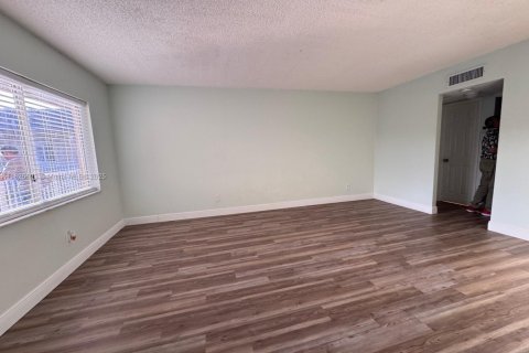 Copropriété à louer à Pembroke Pines, Floride: 1 chambre, 63.55 m2 № 1796342 - photo 5
