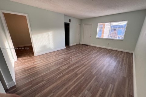 Copropriété à louer à Pembroke Pines, Floride: 1 chambre, 63.55 m2 № 1796342 - photo 4