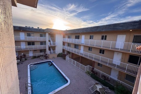 Copropriété à louer à Pembroke Pines, Floride: 1 chambre, 63.55 m2 № 1796342 - photo 2
