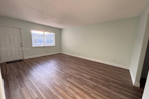 Copropriété à louer à Pembroke Pines, Floride: 1 chambre, 63.55 m2 № 1796342 - photo 6