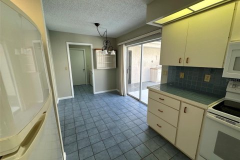 Villa ou maison à louer à Sarasota, Floride: 2 chambres, 138.05 m2 № 1877019 - photo 16