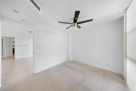 Copropriété à louer à Aventura, Floride: 2 chambres, 105.72 m2 № 1931634 - photo 24