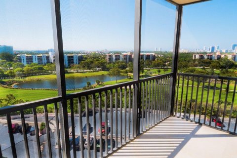 Copropriété à louer à Aventura, Floride: 2 chambres, 105.72 m2 № 1931634 - photo 1