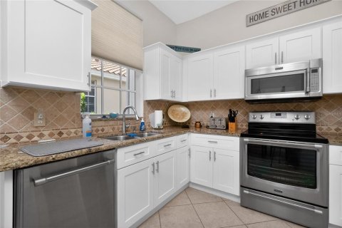 House in Fort Myers, Florida 3 bedrooms, 171.96 sq.m. № 2214997 - photo 11