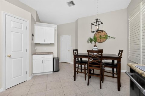 House in Fort Myers, Florida 3 bedrooms, 171.96 sq.m. № 2214997 - photo 19