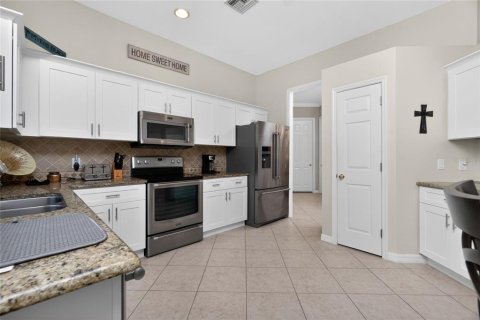 House in Fort Myers, Florida 3 bedrooms, 171.96 sq.m. № 2214997 - photo 12