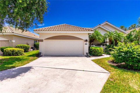 House in Fort Myers, Florida 3 bedrooms, 171.96 sq.m. № 2214997 - photo 2