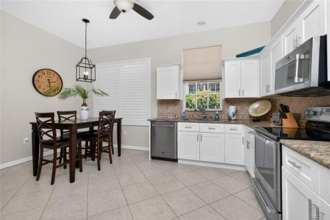 House in Fort Myers, Florida 3 bedrooms, 171.96 sq.m. № 2214997 - photo 14