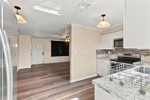 Villa ou maison à vendre à Pinellas Park, Floride: 3 chambres, 89.46 m2 № 2436942 - photo 12