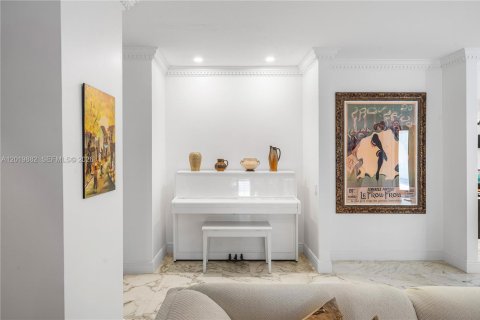 Купить виллу или дом в Холливуд, Флорида 4 спальни, 332.87м2, № 2154729 - фото 15