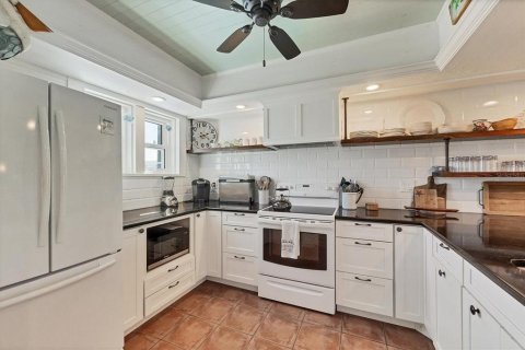 Condo in Boca Grande, Florida, 2 bedrooms  № 1910240 - photo 19