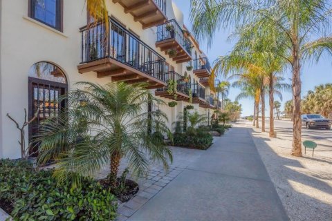 Condo in Boca Grande, Florida, 2 bedrooms  № 1910240 - photo 11