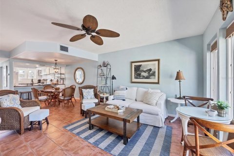 Condo in Boca Grande, Florida, 2 bedrooms  № 1910240 - photo 17
