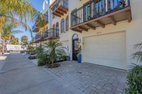 Condo in Boca Grande, Florida, 2 bedrooms  № 1910240 - photo 10