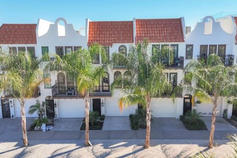 Condo in Boca Grande, Florida, 2 bedrooms  № 1910240 - photo 1