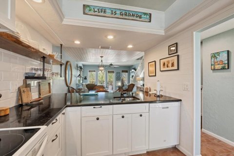 Condo in Boca Grande, Florida, 2 bedrooms  № 1910240 - photo 20