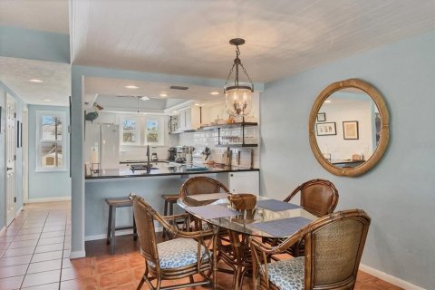 Condo in Boca Grande, Florida, 2 bedrooms  № 1910240 - photo 21