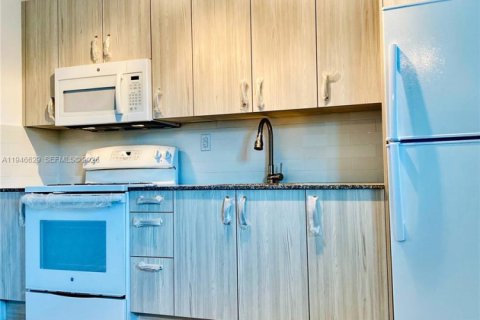 Apartment in Miami, Florida 1 bedroom № 2002889