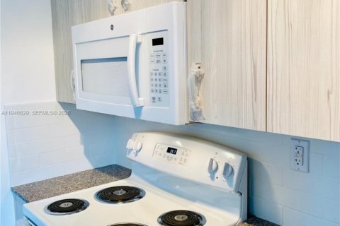 Apartment in Miami, Florida 1 bedroom № 2002889 - photo 2