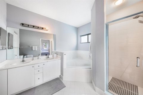 Villa ou maison à vendre à Cutler Bay, Floride: 4 chambres, 225.66 m2 № 1987282 - photo 15