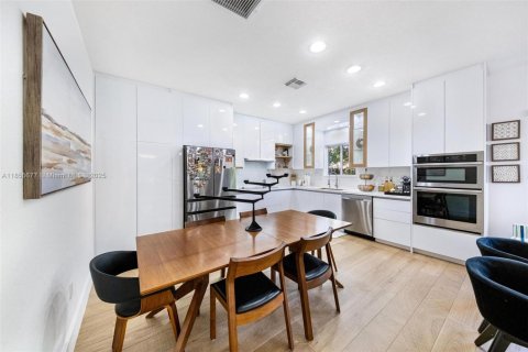 Villa ou maison à vendre à Cutler Bay, Floride: 4 chambres, 225.66 m2 № 1987282 - photo 11