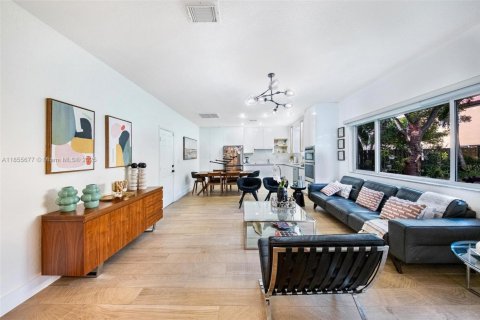 Villa ou maison à vendre à Cutler Bay, Floride: 4 chambres, 225.66 m2 № 1987282 - photo 5