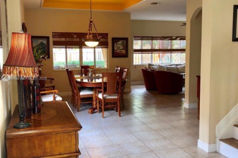 House in Miami, Florida 4 bedrooms, 217.21 sq.m. № 2034801 - photo 10