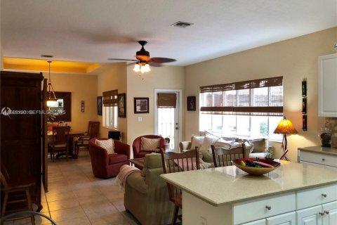 House in Miami, Florida 4 bedrooms, 217.21 sq.m. № 2034801 - photo 8