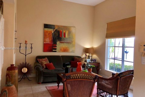 House in Miami, Florida 4 bedrooms, 217.21 sq.m. № 2034801 - photo 3