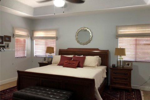 House in Miami, Florida 4 bedrooms, 217.21 sq.m. № 2034801 - photo 21