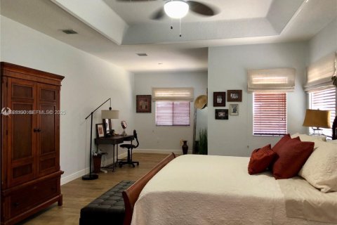 House in Miami, Florida 4 bedrooms, 217.21 sq.m. № 2034801 - photo 22