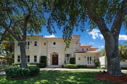 House in Coral Gables, Florida 6 bedrooms, 627.37 sq.m. № 1781425 - photo 1