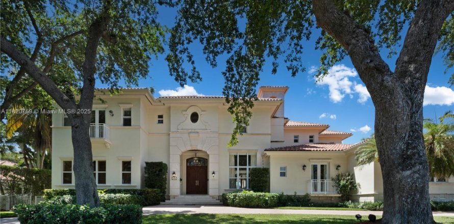 House in Coral Gables, Florida 6 bedrooms, 627.37 sq.m. № 1781425