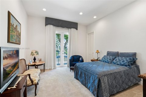 House in Coral Gables, Florida 6 bedrooms, 627.37 sq.m. № 1781425 - photo 28