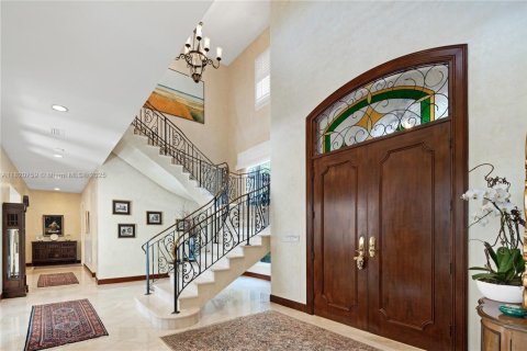 House in Coral Gables, Florida 6 bedrooms, 627.37 sq.m. № 1781425 - photo 3