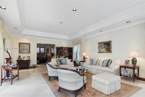 House in Coral Gables, Florida 6 bedrooms, 627.37 sq.m. № 1781425 - photo 5
