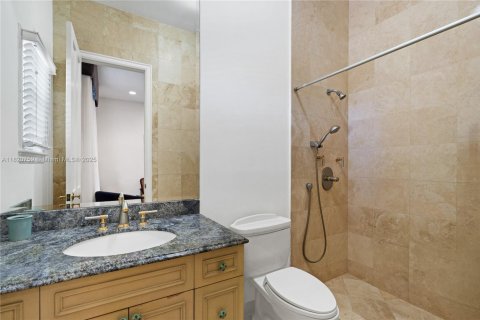 House in Coral Gables, Florida 6 bedrooms, 627.37 sq.m. № 1781425 - photo 29