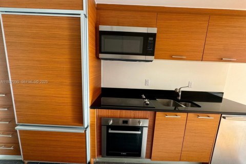 Condo in Miami, Florida  № 2052757 - photo 13