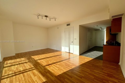 Condo in Miami, Florida  № 2052757 - photo 8