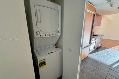 Condo in Miami, Florida  № 2052757 - photo 18