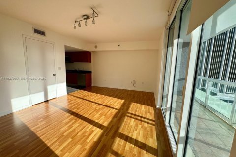 Condo in Miami, Florida  № 2052757 - photo 9