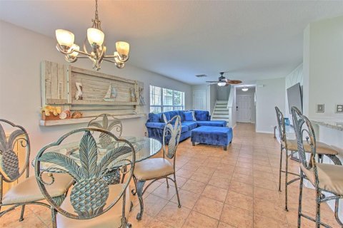 Townhouse in Valrico, Florida 3 bedrooms, 160.91 sq.m. № 1795363 - photo 6