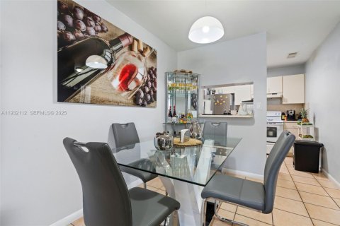 Снять в аренду кондоминиум в Майами, Флорида 2 спальни, 75.25м2, № 1990594 - фото 6