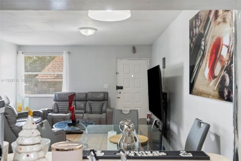 Снять в аренду кондоминиум в Майами, Флорида 2 спальни, 75.25м2, № 1990594 - фото 9