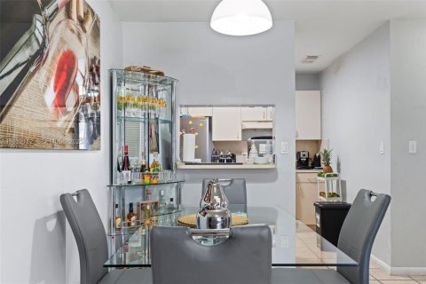 Снять в аренду кондоминиум в Майами, Флорида 2 спальни, 75.25м2, № 1990594 - фото 8